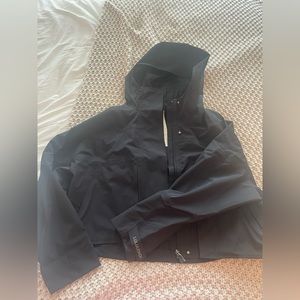 Lululemon cropped black rain jacket (size 6)